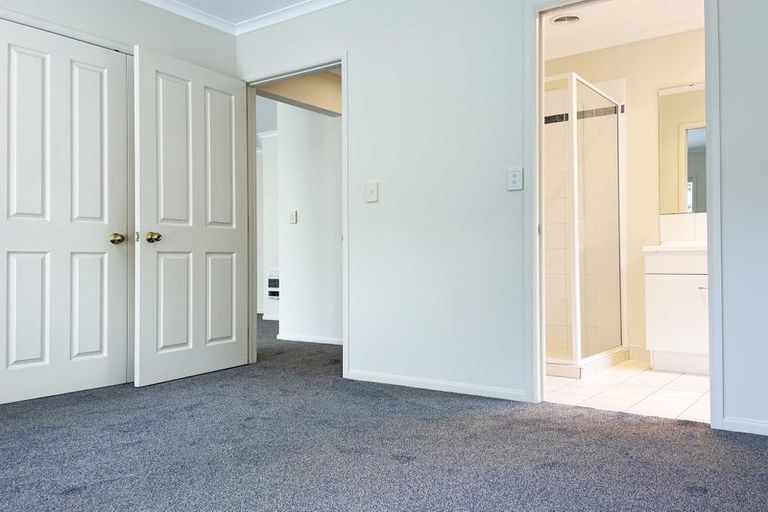 Photo of property in 19 San Bernadino Drive, Henderson, Auckland, 0612