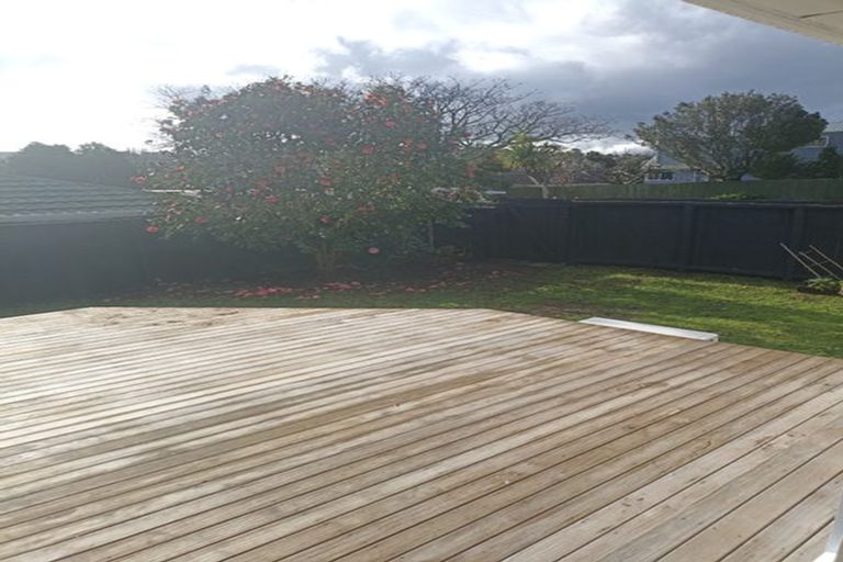 Photo of property in 2/462 East Coast Road, Windsor Park, Auckland, 0630