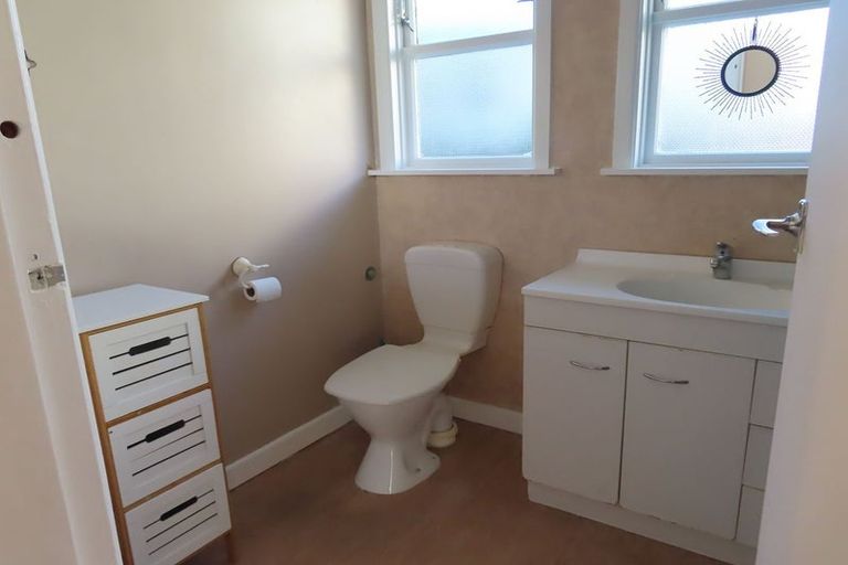 Photo of property in 60 Beazley Avenue, Paparangi, Wellington, 6037