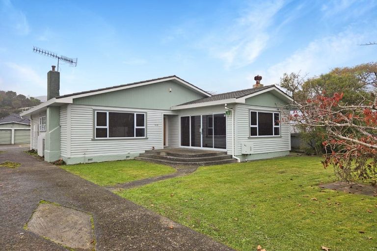 Photo of property in 215 Stokes Valley Road, Stokes Valley, Lower Hutt, 5019