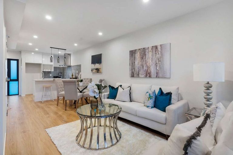 Photo of property in 2/17 Glenburn Place, Papakura, 2110