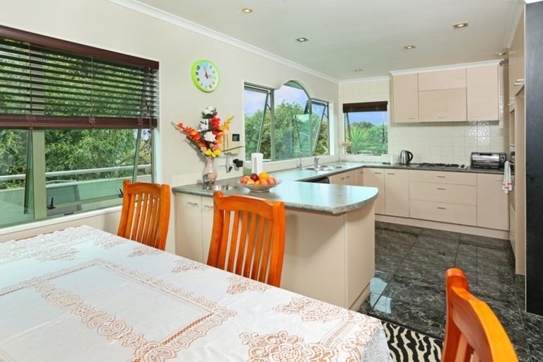 Photo of property in 28a Felgrove Street, Glendene, Auckland, 0602
