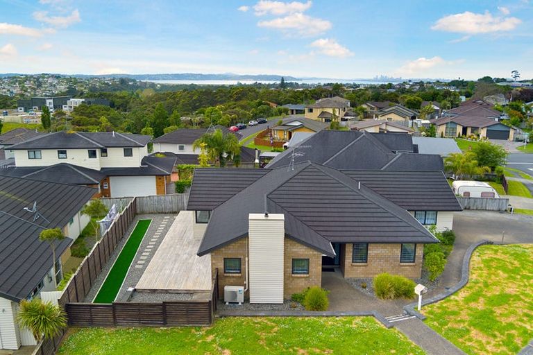 Photo of property in 5 Mcwhirters Farm Lane, Massey, Auckland, 0614