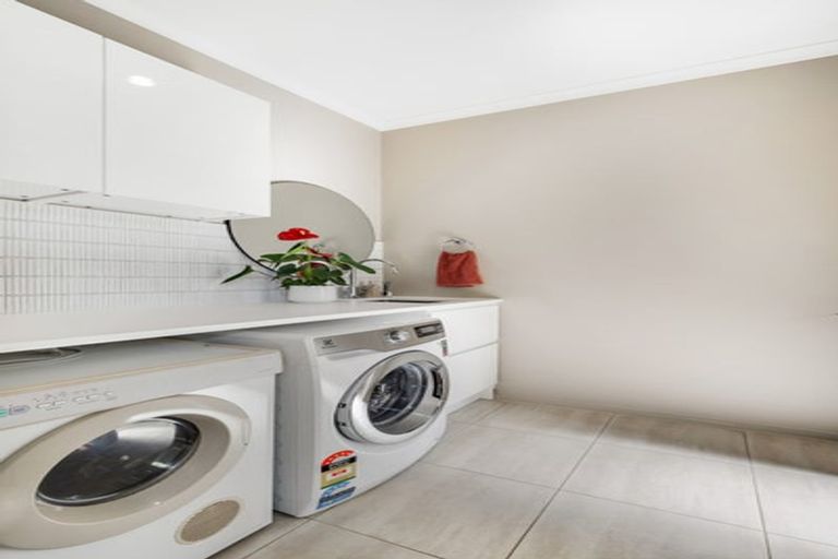 Photo of property in 131 Baverstock Road, Flat Bush, Auckland, 2016