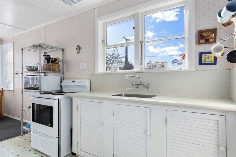 Photo of property in 39 Atiawa Crescent, Waiwhetu, Lower Hutt, 5010