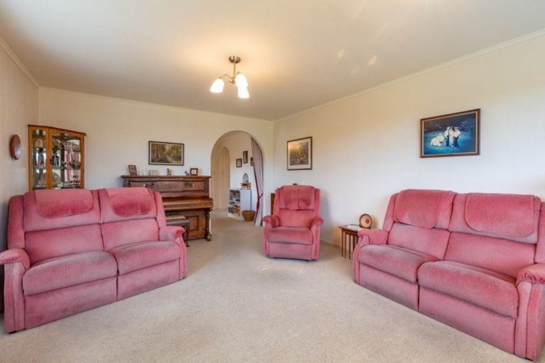 Photo of property in 5 Rewarewa Crescent, Waikanae, 5036