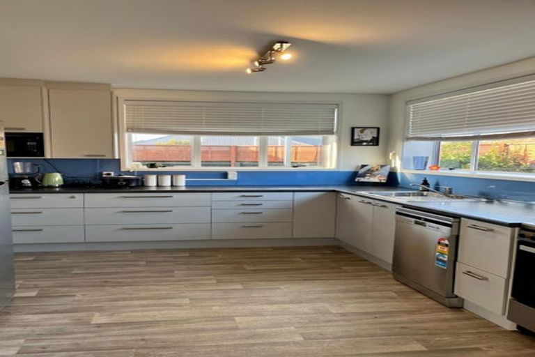 Photo of property in 10 Phoenix Lane, Northcote, Christchurch, 8052