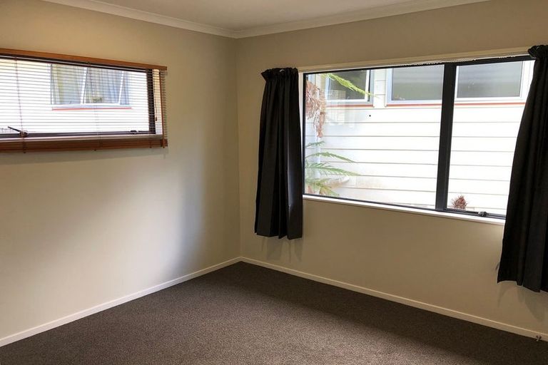 Photo of property in 42 Pisces Road, Glen Eden, Auckland, 0602