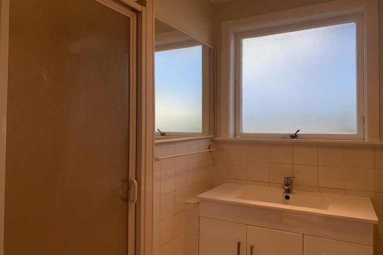 Photo of property in 72 Derwent Crescent, Titirangi, Auckland, 0604