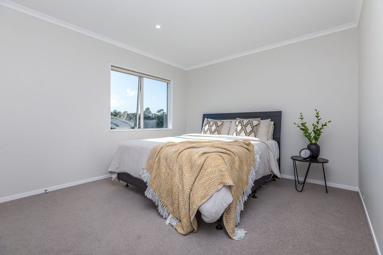 Photo of property in 14 Manutewhau Road, Massey, Auckland, 0614