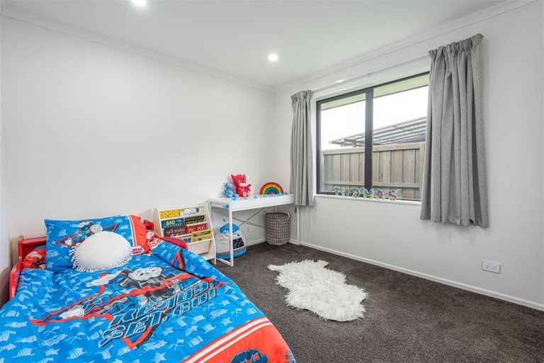 Photo of property in 19 Broadway Parade, Rolleston, 7615