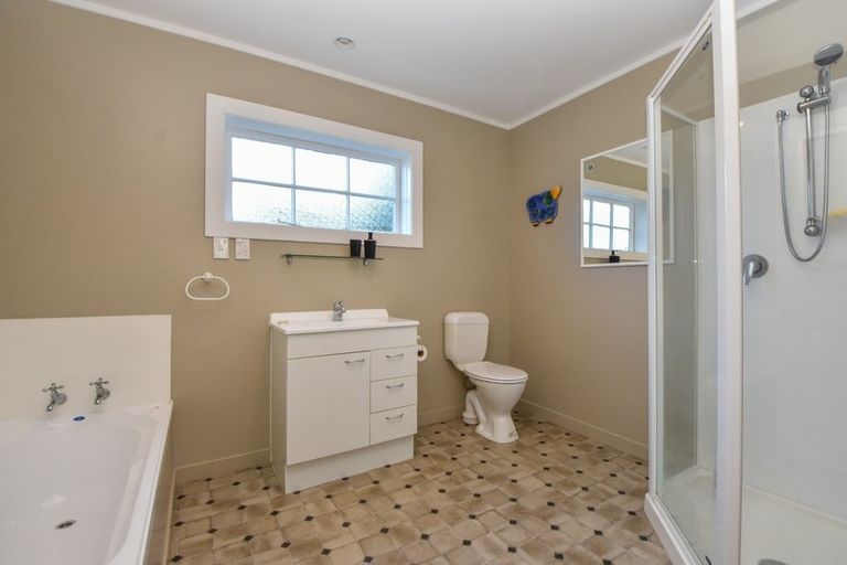 Photo of property in 60 Kuratawhiti Street, Greytown, 5712