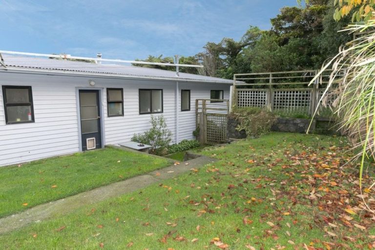 Photo of property in 40 Link Road, Newlands, Wellington, 6037