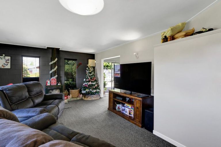 Photo of property in 1 Tainui Terrace, Inglewood, 4330