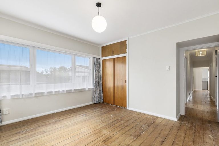 Photo of property in 4 Mana View Road, Paremata, Porirua, 5026