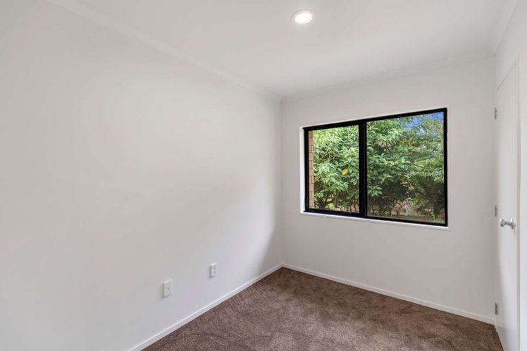 Photo of property in 10 Gleaming Place, Waiuku, 2123