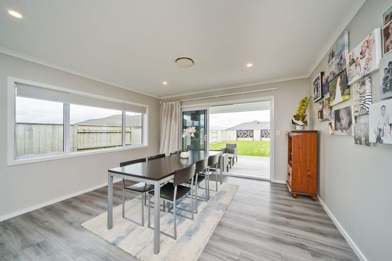 Photo of property in 10 Gibraltar Way, Fitzherbert, Palmerston North, 4410