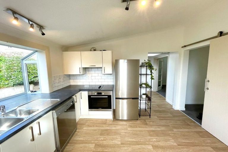 Photo of property in 1 Pitarua Street, Thorndon, Wellington, 6011