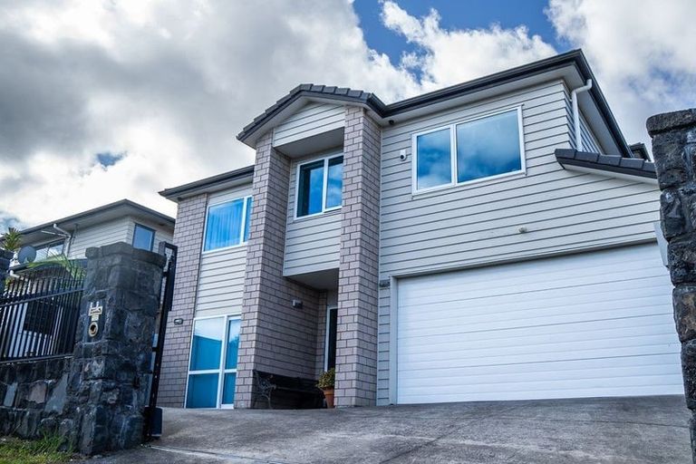 Photo of property in 130 Keri Vista Rise, Papakura, 2110
