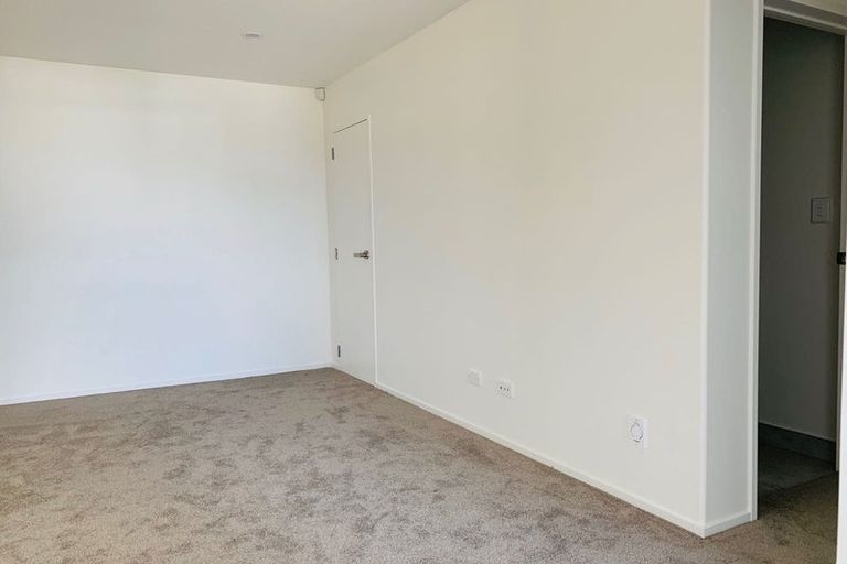 Photo of property in 38 Ascension Crescent, Orewa, 0931