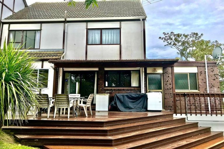 Photo of property in 2/5 Kegworth Place, Browns Bay, Auckland, 0630