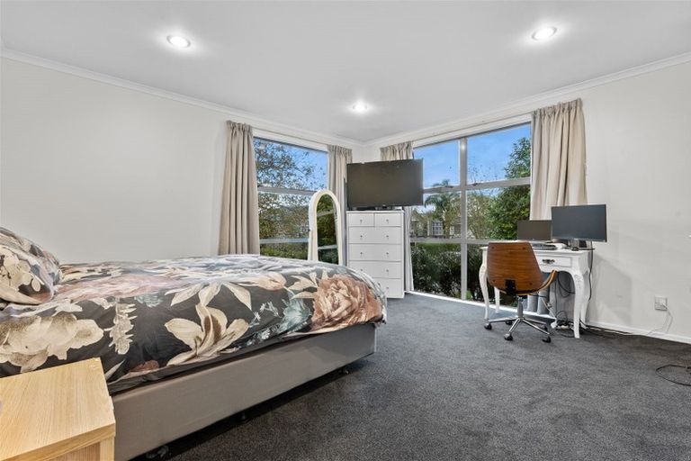 Photo of property in 15 The Track, Takanini, 2112