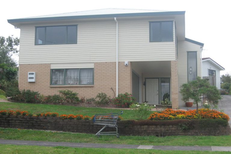 Photo of property in 2/21 Peach Road, Glenfield, Auckland, 0629