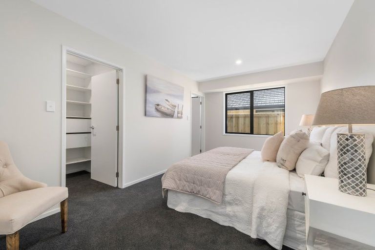 Photo of property in 2 Graeme Cooper Lane, Avonhead, Christchurch, 8042