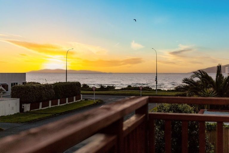 Photo of property in 3 Toru Road, Paraparaumu Beach, Paraparaumu, 5032