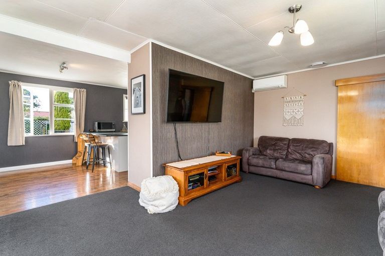 Photo of property in 3 Woburn Place, Takaro, Palmerston North, 4412