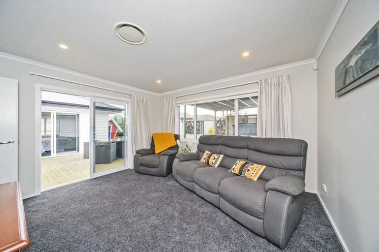 Photo of property in 10 Gibraltar Way, Fitzherbert, Palmerston North, 4410