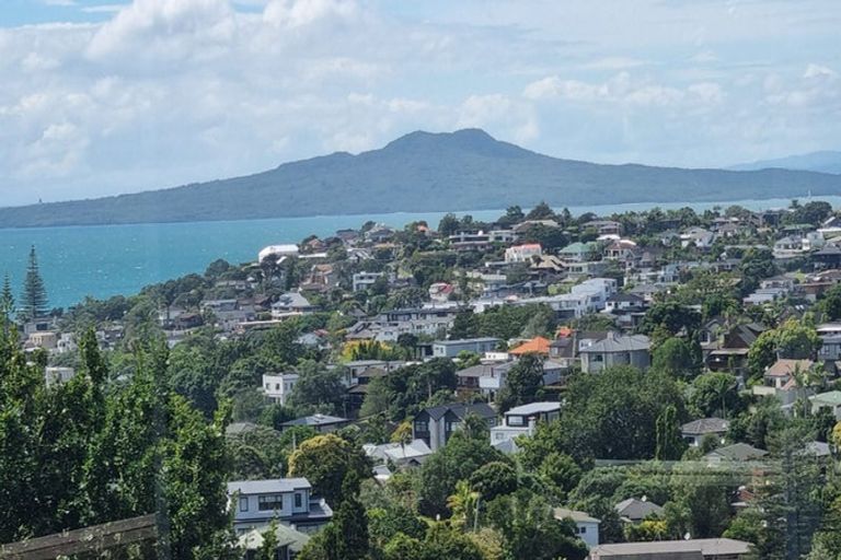 Photo of property in 1/5 Gull Lane, Mairangi Bay, Auckland, 0630