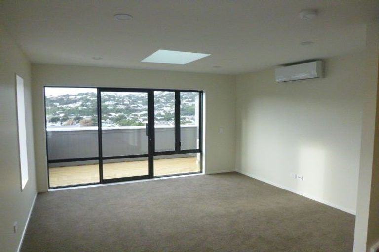Photo of property in 10/104u Maupuia Road, Maupuia, Wellington, 6022
