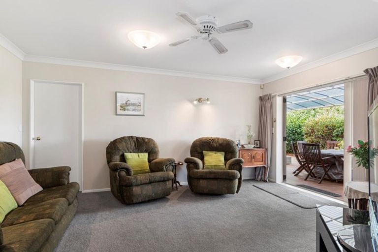 Photo of property in 16 Meadowviews Drive, Welcome Bay, Tauranga, 3112