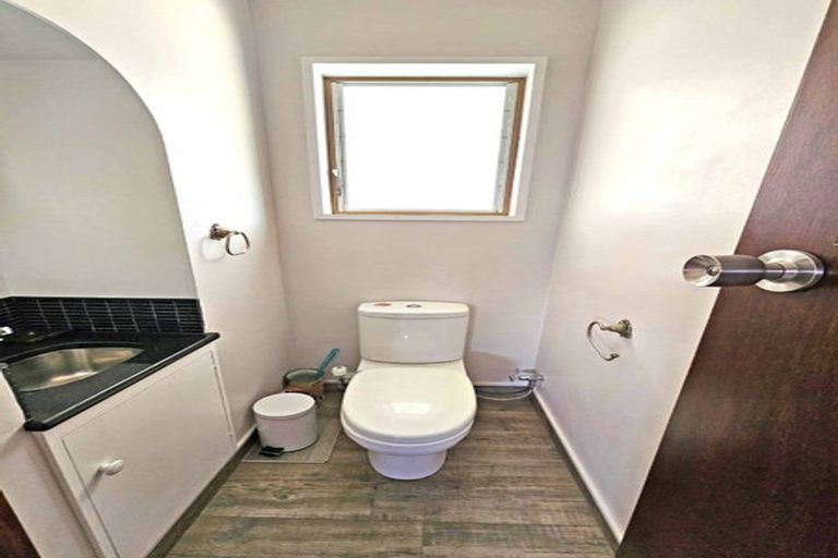 Photo of property in 9 Gilbass Avenue, Hamilton Lake, Hamilton, 3204