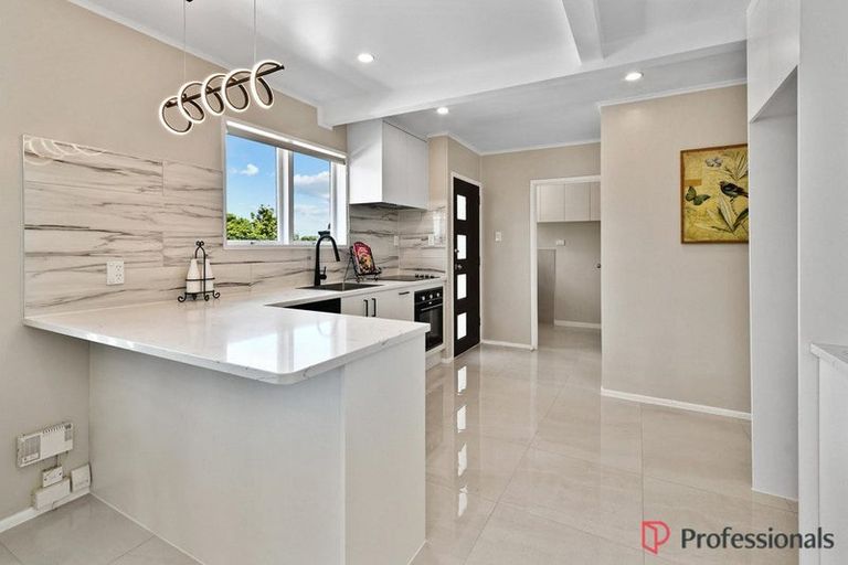 Photo of property in 31 Ilford Crescent, Mangere, Auckland, 2022