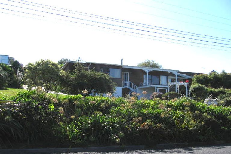 Photo of property in 2/94 Hebron Road, Waiake, Auckland, 0630