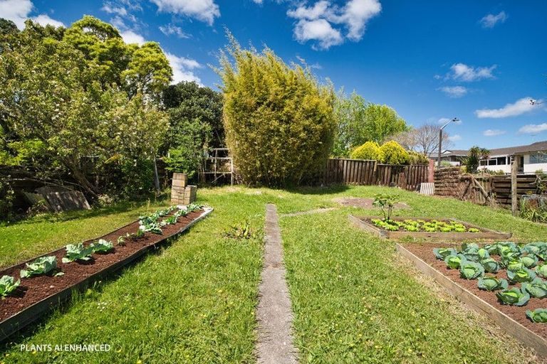 Photo of property in 10 Brunner Road, Glen Eden, Auckland, 0602