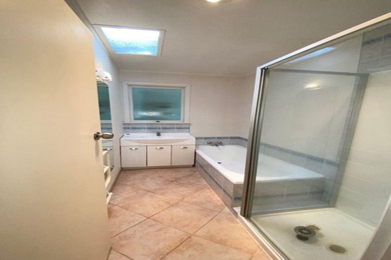 Photo of property in 9 Kerswill Place, Pakuranga, Auckland, 2010