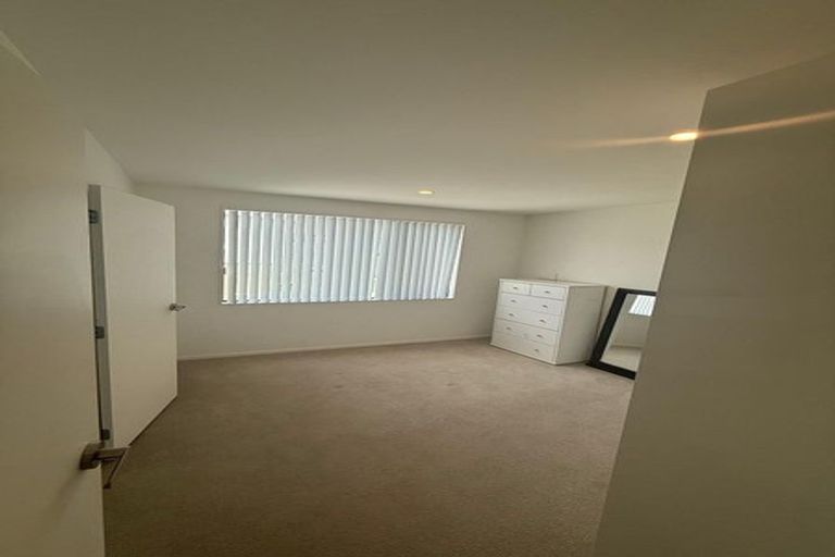 Photo of property in 9b Poruru Close, Papakura, 2110