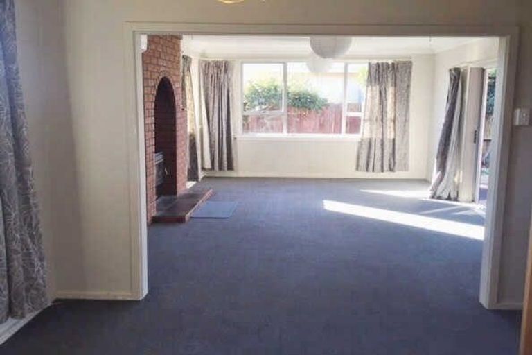 Photo of property in 21 Inwoods Road, Parklands, Christchurch, 8083