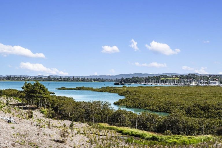 Photo of property in 13/10 Ngaroma House Drive, Hobsonville, Auckland, 0616