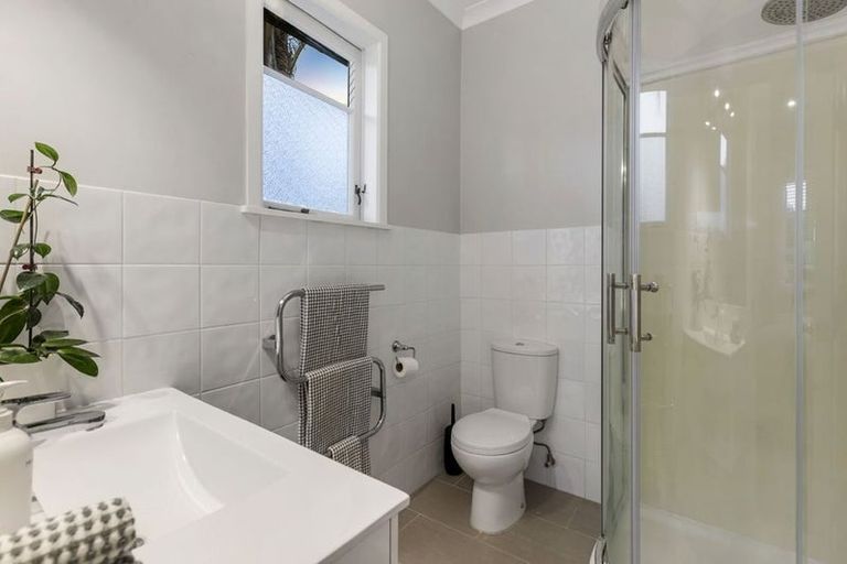 Photo of property in 2/22 Roseberry Avenue, Birkenhead, Auckland, 0626
