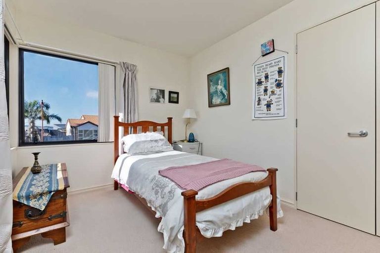 Photo of property in 16 Fearnley Grove, Albany, Auckland, 0632