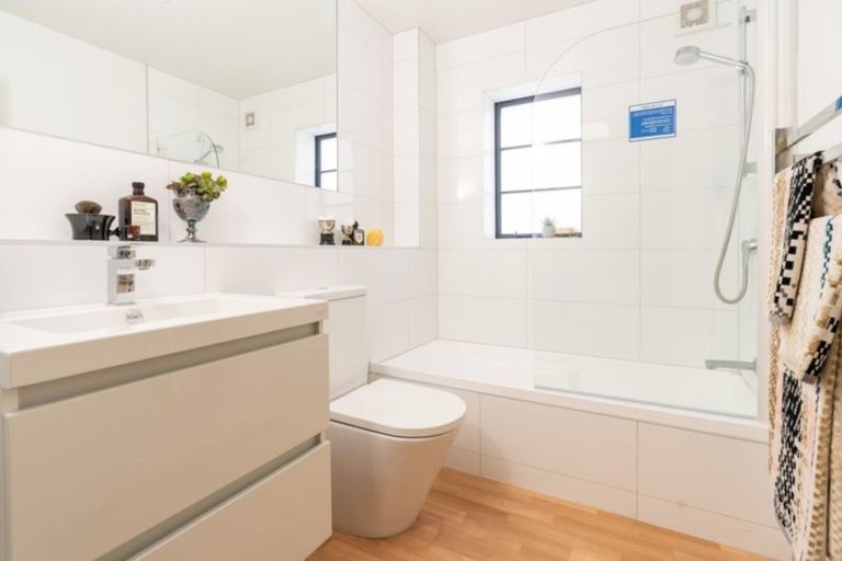 Photo of property in Westhaven Apartments, 22/127u Molesworth Street, Thorndon, Wellington, 6011