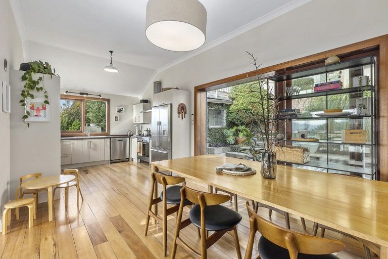 Photo of property in 118 Sutherland Road, Melrose, Wellington, 6023