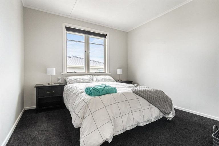 Photo of property in 22 Roberts Road, Te Atatu South, Auckland, 0610