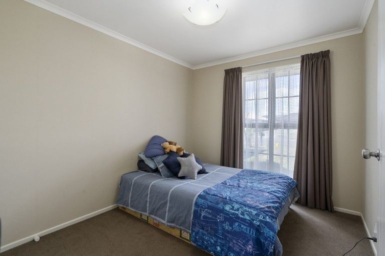 Photo of property in 33 Geneva Terrace, Kelvin Grove, Palmerston North, 4414