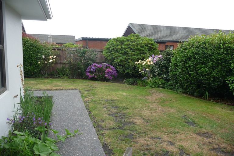 Photo of property in 35 Chipping Lane, Redwood, Christchurch, 8051