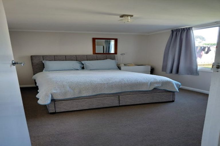 Photo of property in 30 Mana Esplanade, Paremata, Porirua, 5026